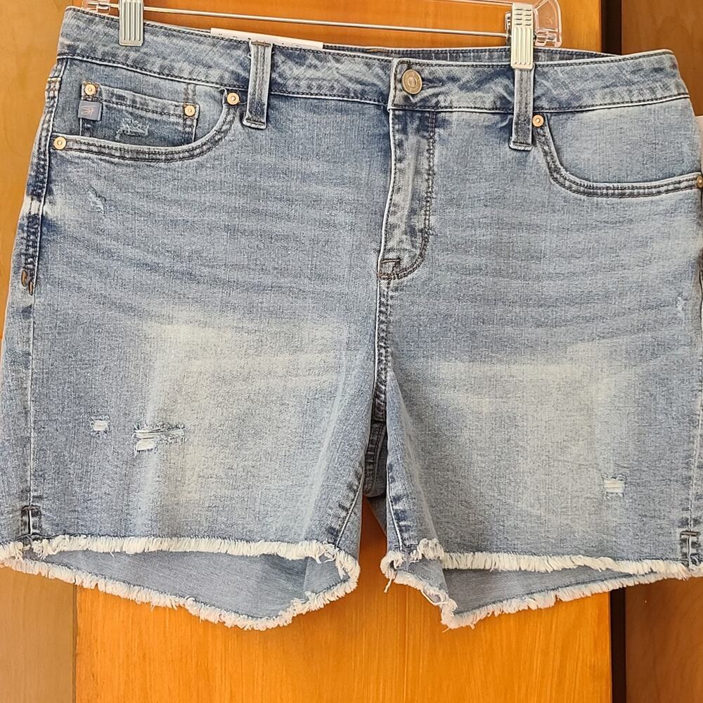 Womens Seven 7 Weekend Shorts 12 Mildly Distressed NWT